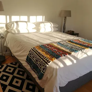 almond-cottage-bed-breakfast.hotels-capetown.com/